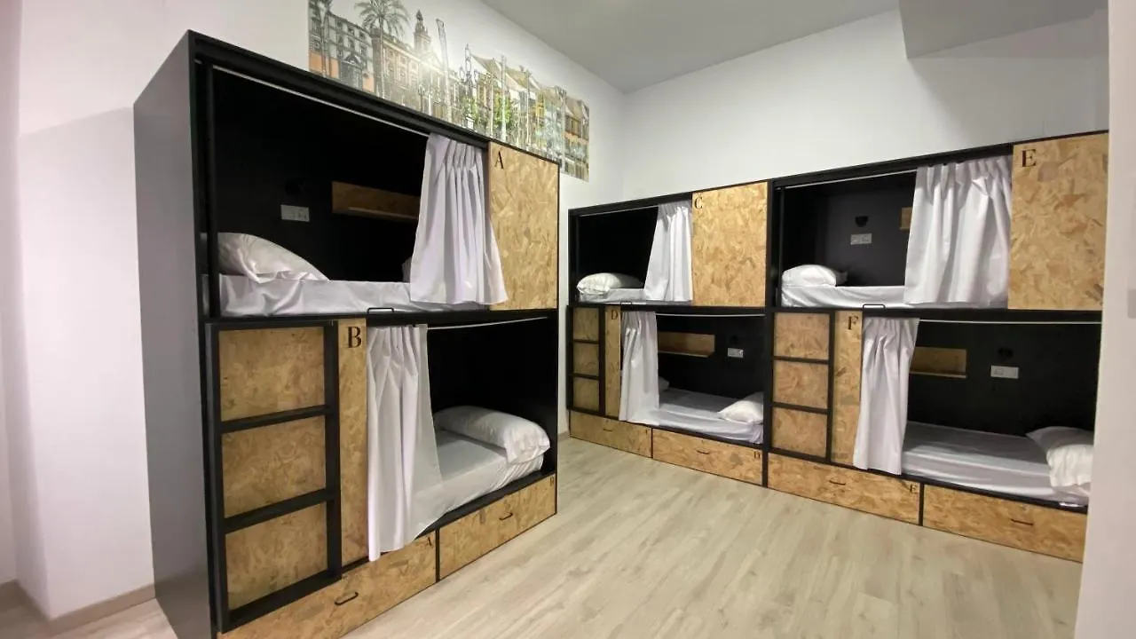 Planeta Cadiz Hostel 0*,  Spagna